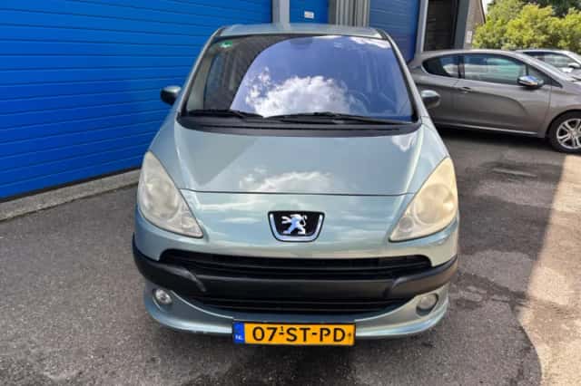 Peugeot 1007 (2006) thumbnail 3