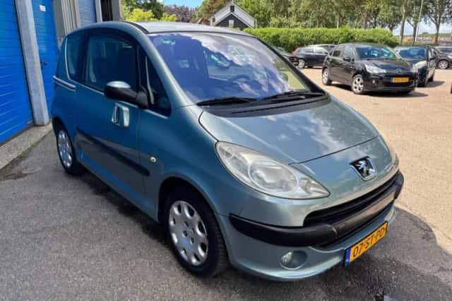 Peugeot 1007 (2006) thumbnail 4