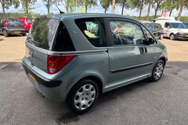 Peugeot 1007 (2006) thumbnail 5