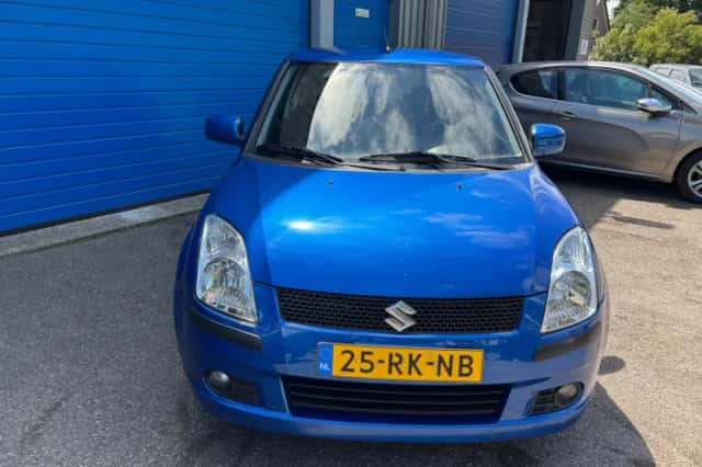 Suzuki Swift (2005) thumbnail 2