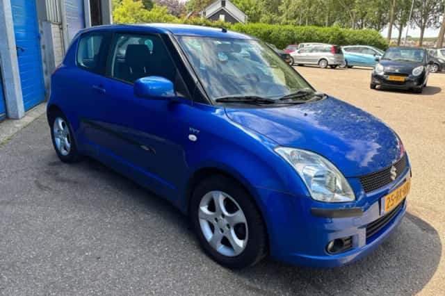 Suzuki Swift (2005) thumbnail 3