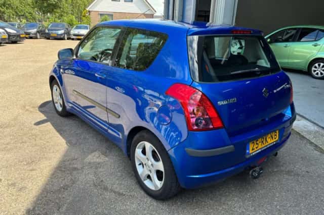 Suzuki Swift (2005) thumbnail 6