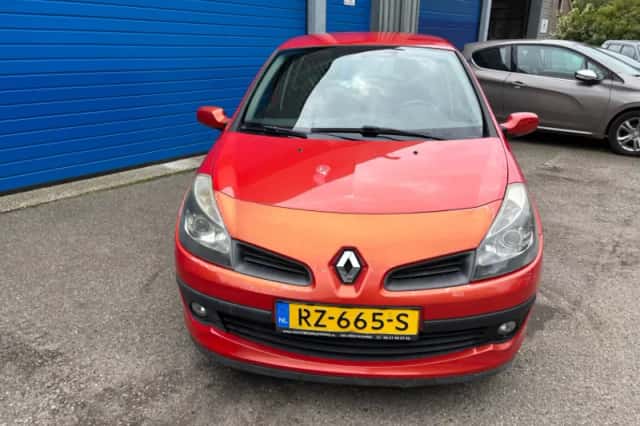 Renault Clio (2006) thumbnail 3