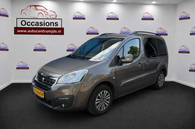 Peugeot Partner (2017) thumbnail 1
