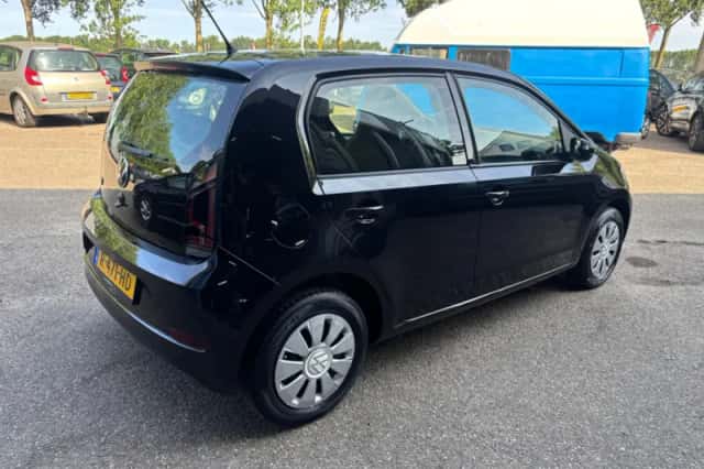 Volkswagen Up! (2022) thumbnail 5