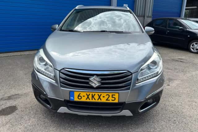 Suzuki S-Cross (2014) thumbnail 3