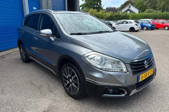 Suzuki S-Cross (2014) thumbnail 4