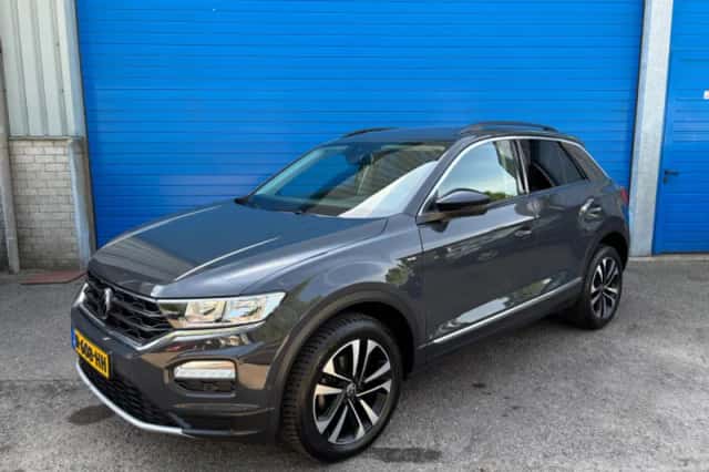 Volkswagen T-Roc (2021) thumbnail 2