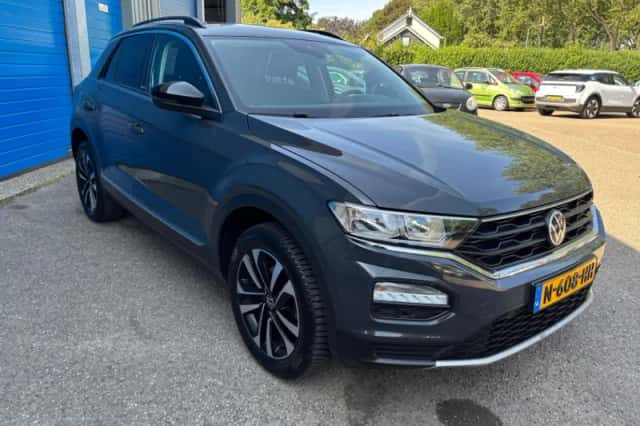Volkswagen T-Roc (2021) thumbnail 4