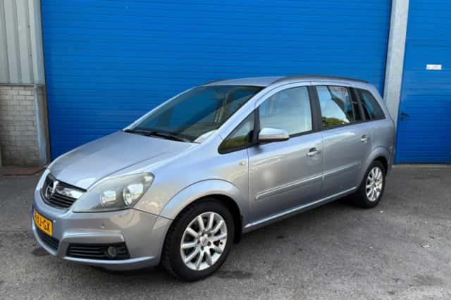 Opel Zafira (2007) thumbnail 2