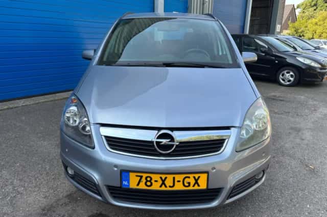 Opel Zafira (2007) thumbnail 3