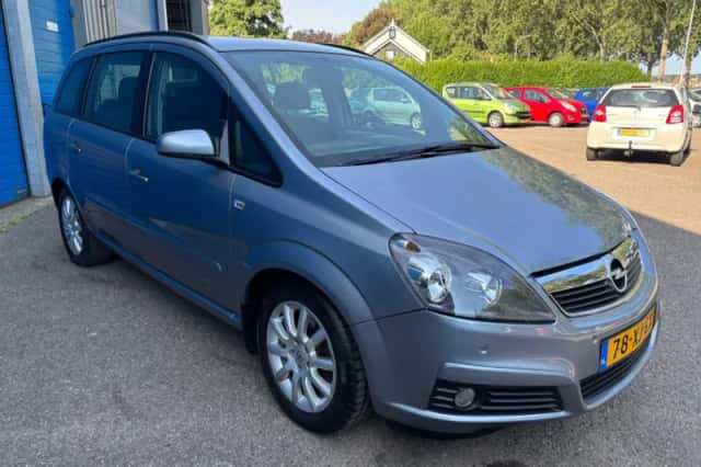 Opel Zafira (2007) thumbnail 4