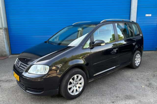 Volkswagen Touran (2006) thumbnail 2