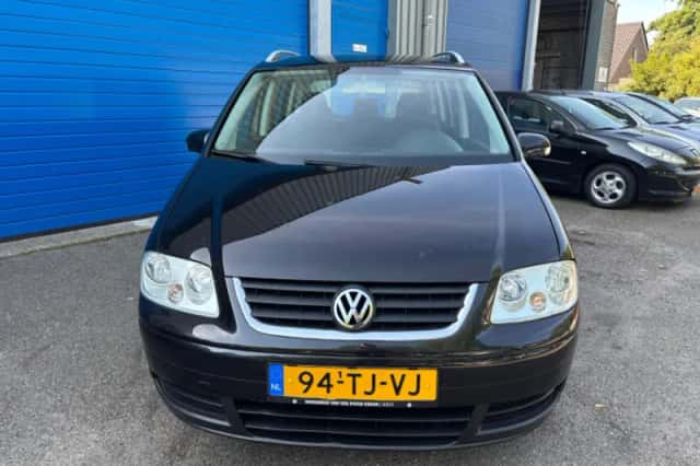Volkswagen Touran (2006) thumbnail 3