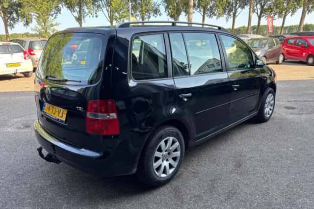 Volkswagen Touran (2006) thumbnail 5