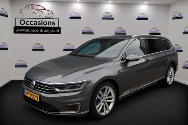 Volkswagen Passat (2015) thumbnail 1