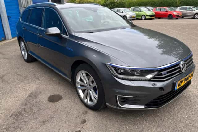 Volkswagen Passat (2015) thumbnail 4