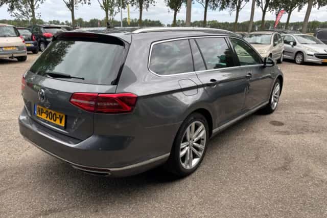 Volkswagen Passat (2015) thumbnail 5