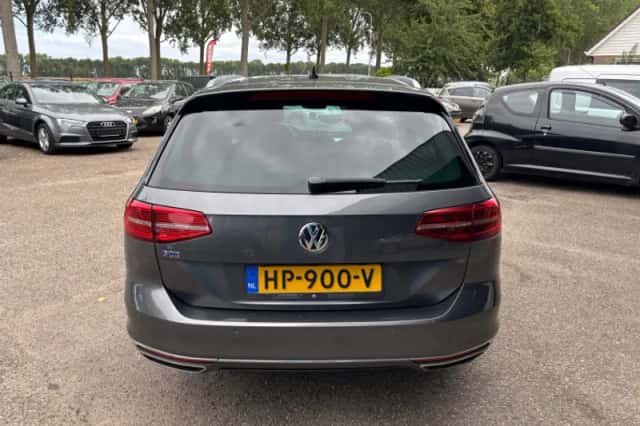 Volkswagen Passat (2015) thumbnail 6