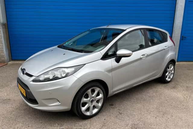 Ford Fiesta (2011) thumbnail 1