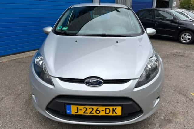 Ford Fiesta (2011) thumbnail 2