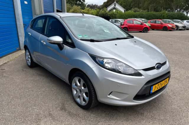 Ford Fiesta (2011) thumbnail 3