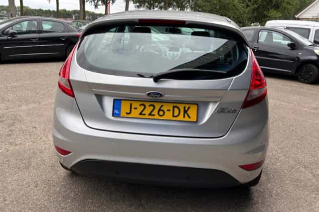 Ford Fiesta (2011) thumbnail 5