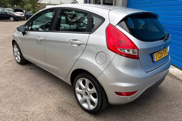 Ford Fiesta (2011) thumbnail 6