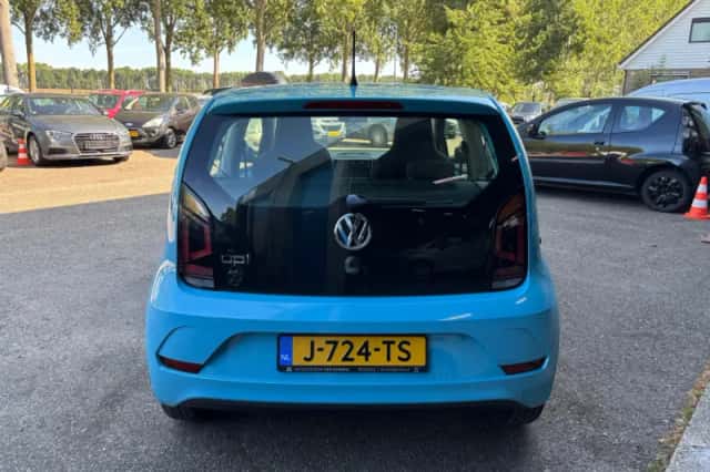 Volkswagen Up! (2017) thumbnail 6