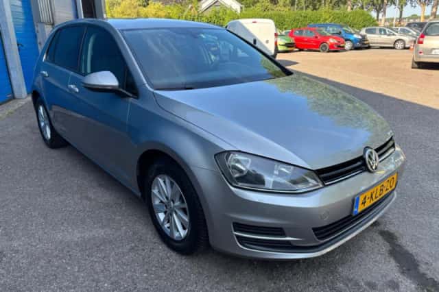 Volkswagen Golf (2013) thumbnail 4