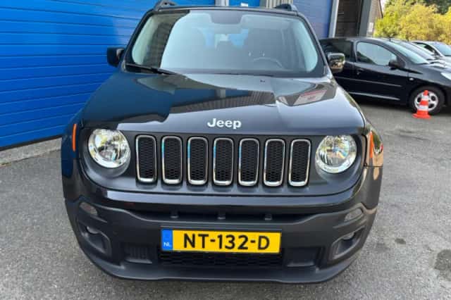 Jeep Renegade (2017) thumbnail 3
