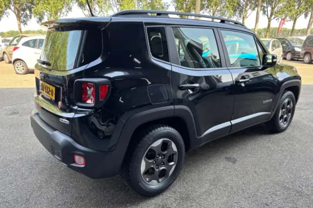 Jeep Renegade (2017) thumbnail 5