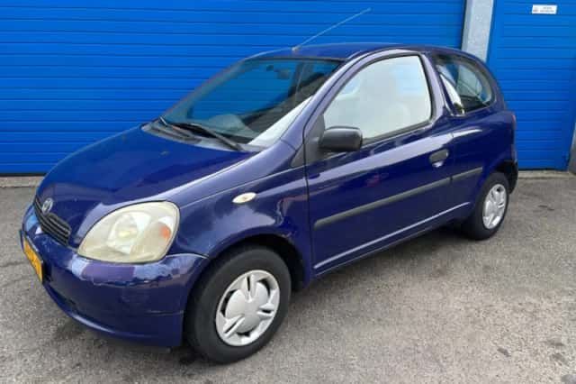 Toyota Yaris (1999) thumbnail 2