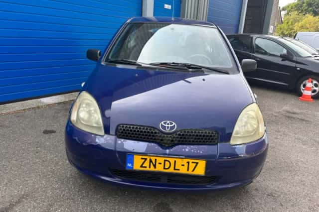 Toyota Yaris (1999) thumbnail 3