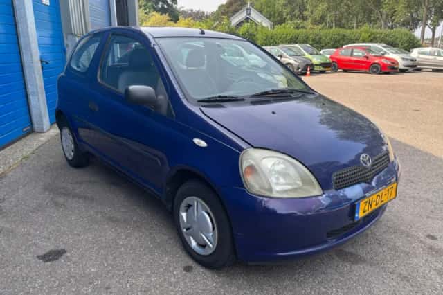 Toyota Yaris (1999) thumbnail 4