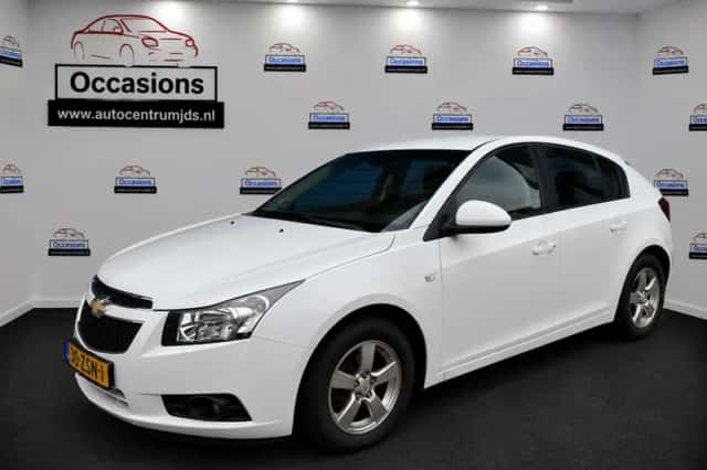 Chevrolet Cruze (2013) thumbnail 1