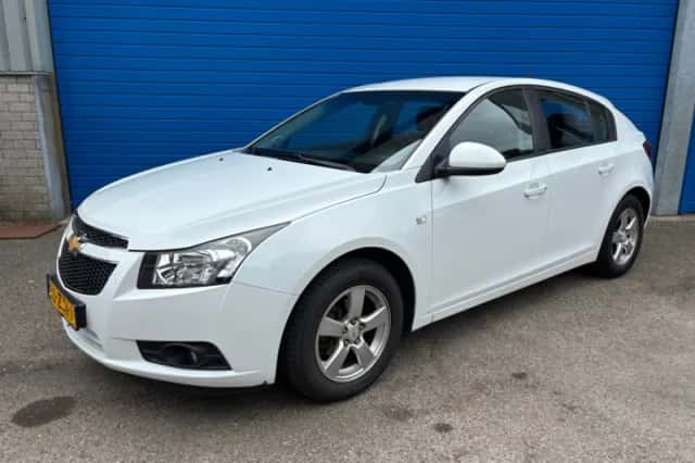 Chevrolet Cruze (2013) thumbnail 2