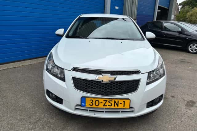 Chevrolet Cruze (2013) thumbnail 3