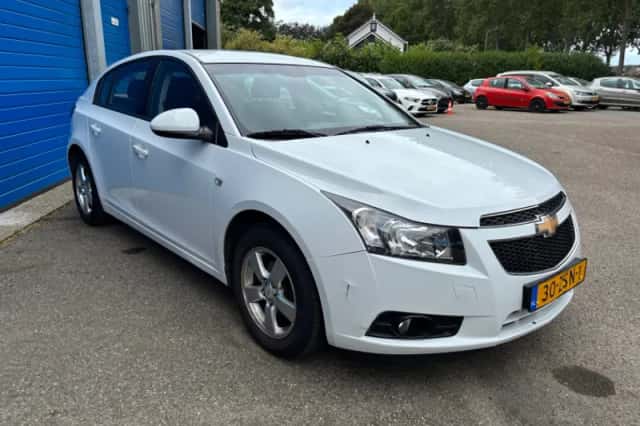Chevrolet Cruze (2013) thumbnail 4