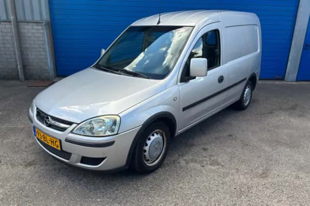 Opel Combo (2004) thumbnail 2