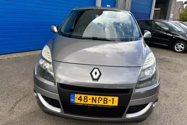 Renault Scénic (2010) thumbnail 3