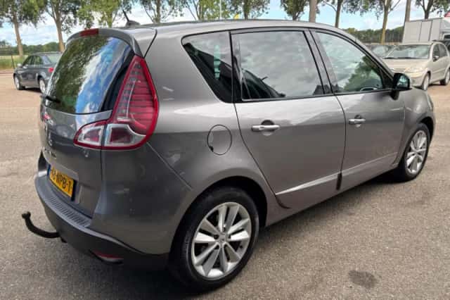 Renault Scénic (2010) thumbnail 5
