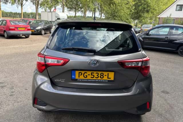 Toyota Yaris (2017) thumbnail 6