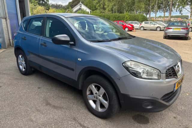 Nissan Qashqai (2010) thumbnail 4