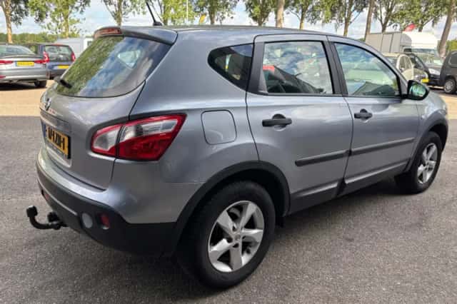 Nissan Qashqai (2010) thumbnail 5