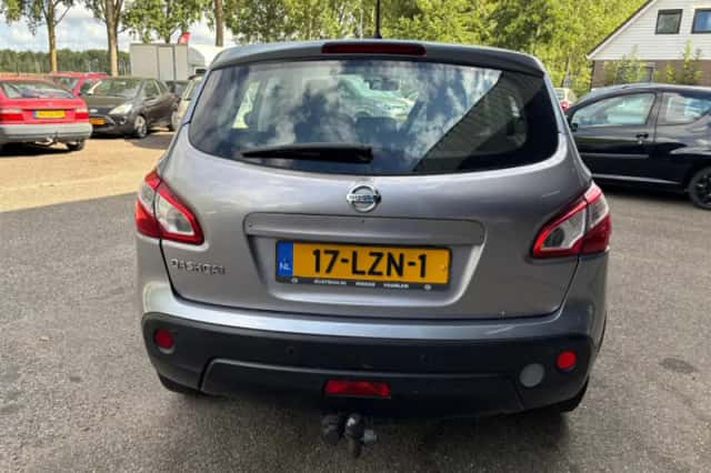 Nissan Qashqai (2010) thumbnail 6