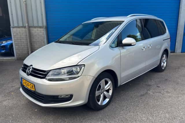 Volkswagen Sharan (2011) thumbnail 2