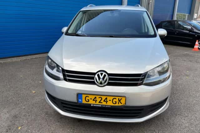 Volkswagen Sharan (2011) thumbnail 3