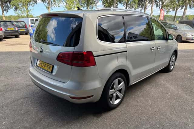 Volkswagen Sharan (2011) thumbnail 5