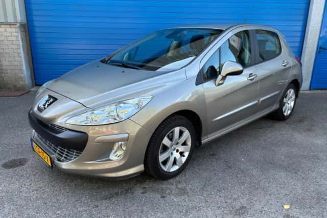 Peugeot 308 (2010) thumbnail 2